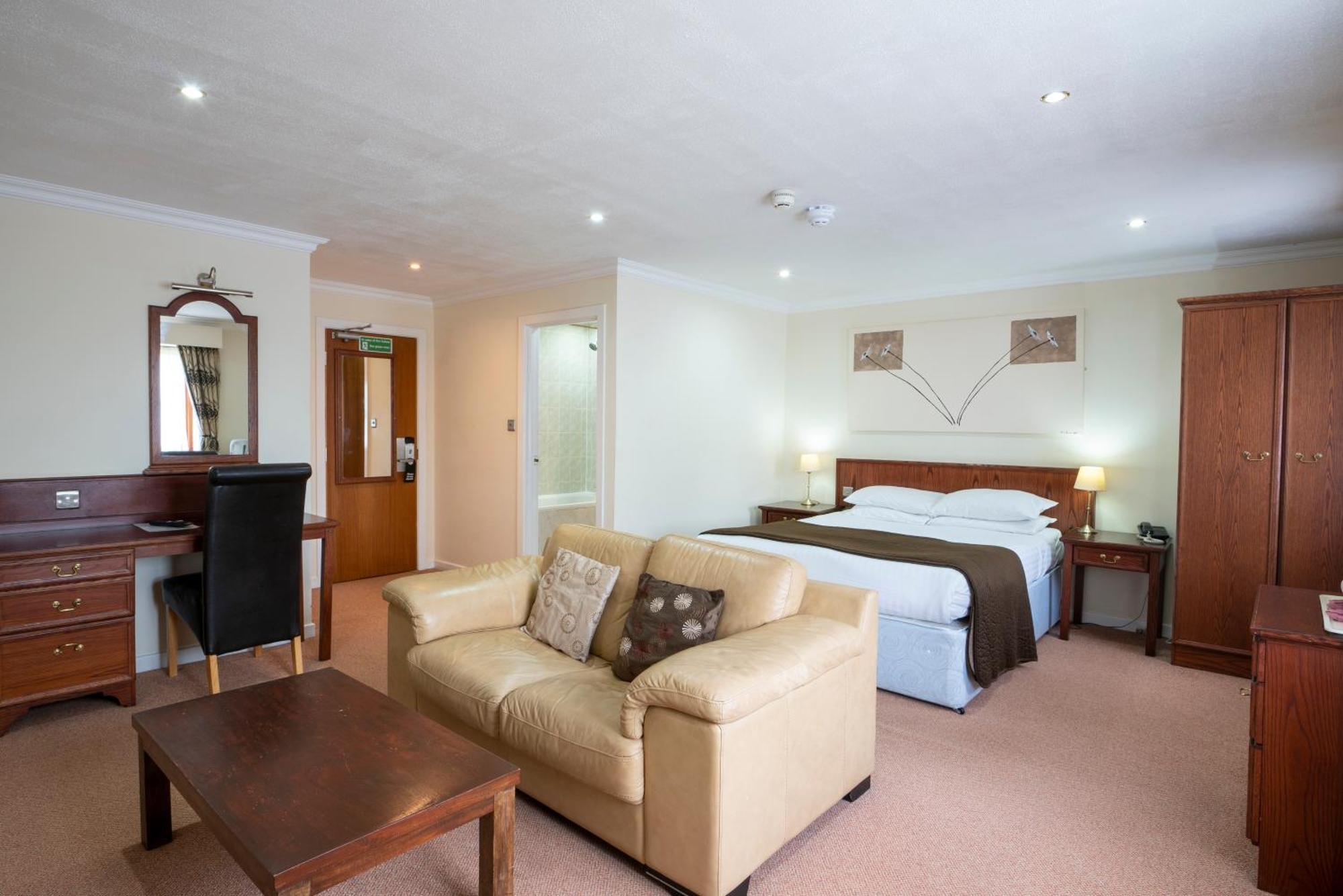 Beaufort Park Hotel Mold Eksteriør billede